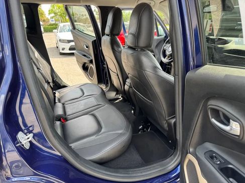 Used 2017 Jeep Renegade Limited image 10