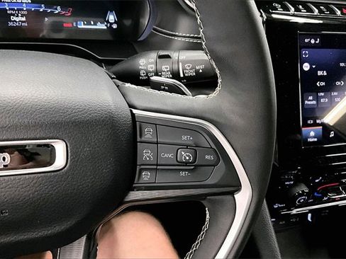 Used 2024 Jeep Grand Cherokee Altitude image 23