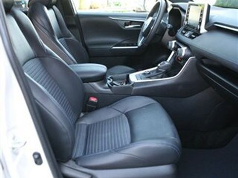 Used 2021 Toyota RAV4 XSE AWD/4WD image 17