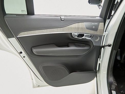 Certified 2023 Volvo XC90 T8 Ultimate w/ Lounge Package image 15