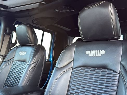 Used 2021 Jeep Gladiator Sport image 11