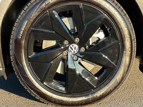 New 2026 Volkswagen ID.4 Pro S Plus image 24