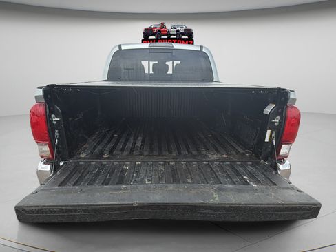 Used 2022 Toyota Tacoma SR5 RWD image 12