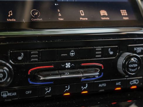 Used 2022 Jeep Grand Cherokee Limited image 37