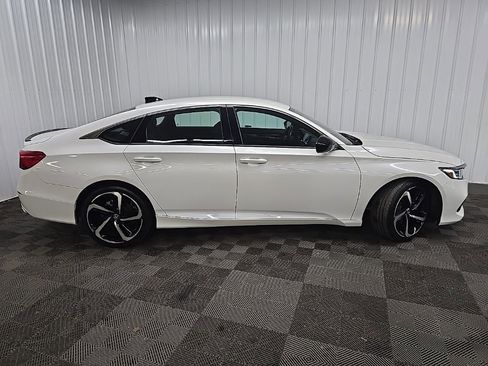 Used 2022 Honda Accord Sport image 2