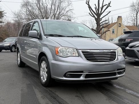Used 2013 Chrysler Town & Country Touring image 1