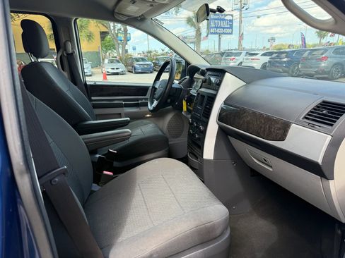 Used 2010 Dodge Grand Caravan SXT image 19