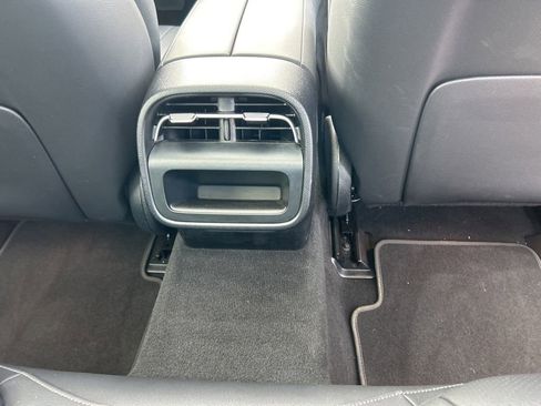 Used 2025 Mercedes-Benz E 350 Sedan image 18