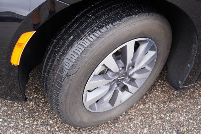 Certified 2024 Chrysler Pacifica Limited FWD image 13