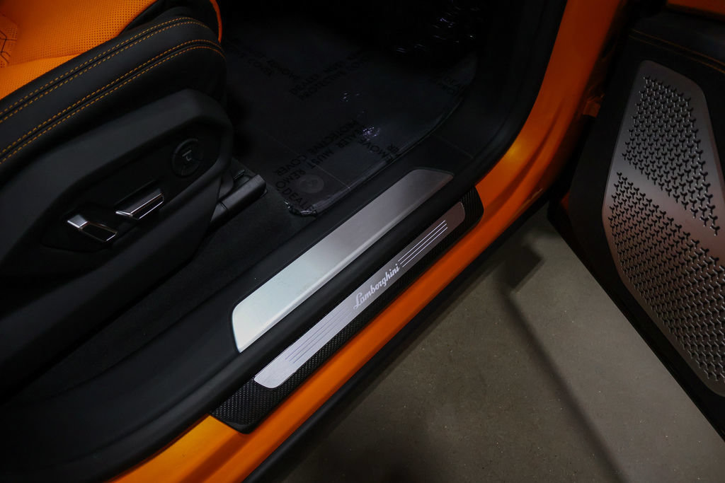 Used 2021 Lamborghini Urus AWD/4WD image 43