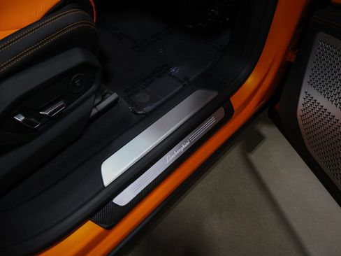 Used 2021 Lamborghini Urus AWD/4WD image 43