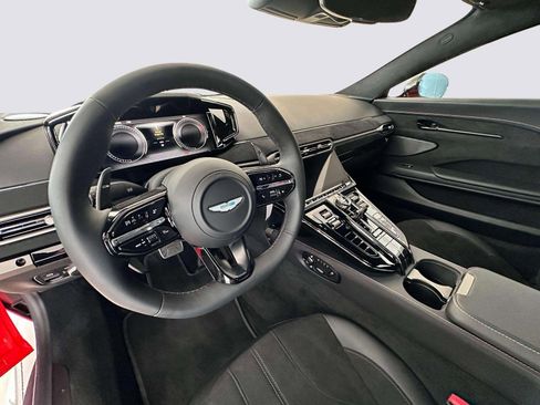 Used 2025 Aston Martin V8 Vantage Coupe image 14