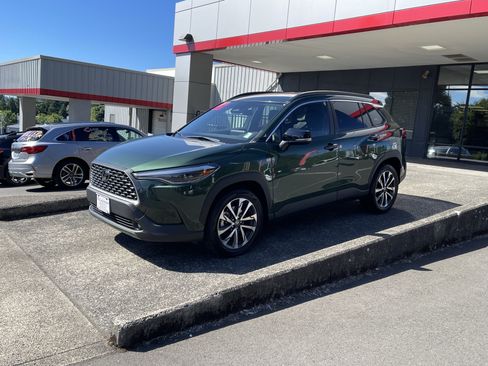 Certified 2025 Toyota Corolla Cross XLE FWD image 4