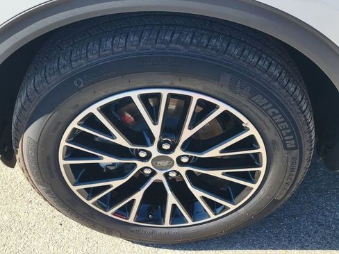 Used 2025 Ford Escape Base w/ Class II Trailer Tow Package image 9