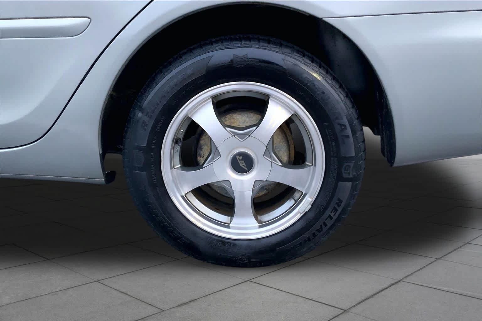 Used 2005 Toyota Camry FWD image 9