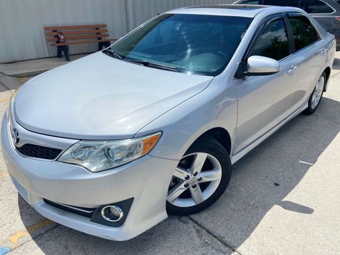 Used 2012 Toyota Camry SE FWD image 1