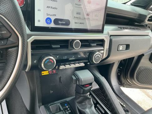 Used 2025 Toyota Tacoma 4x4 Double Cab image 33