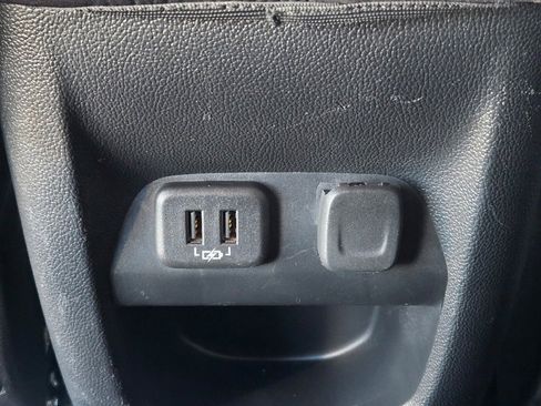 Used 2021 Chevrolet Colorado LT w/ LT Convenience Package image 17