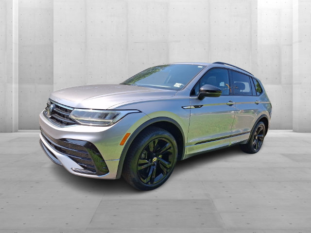 Certified 2024 Volkswagen Tiguan SE R-Line AWD/4WD image 3