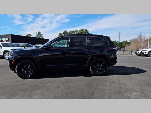 New 2026 Jeep Grand Cherokee Altitude RWD image 29