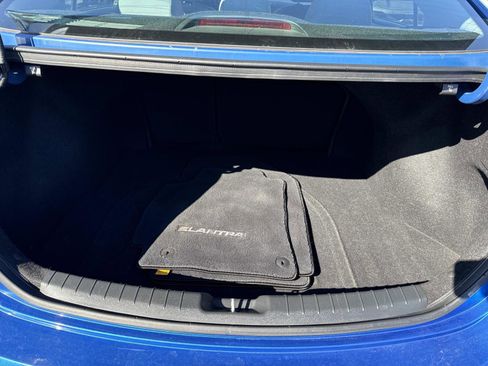 Used 2017 Hyundai Elantra SE image 7