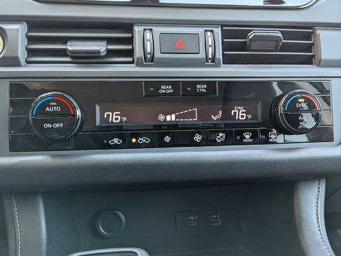 Used 2023 Nissan Pathfinder S image 19