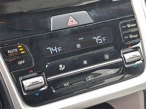 Used 2022 Kia Sorento EX image 18