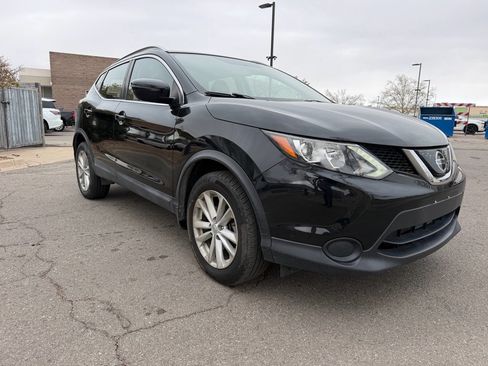 Used 2018 Nissan Rogue Sport SV image 3