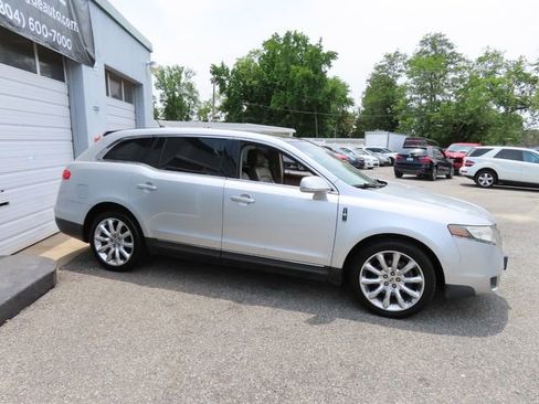 Used 2010 Lincoln MKT 2WD image 4