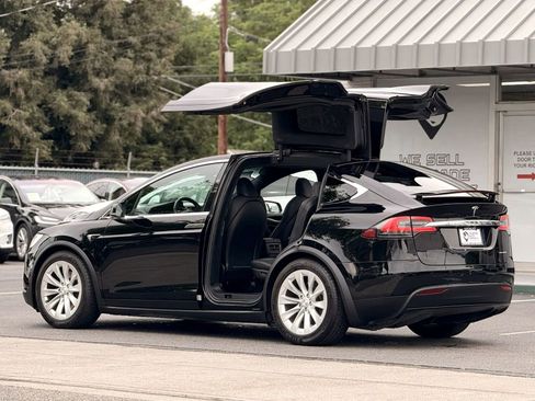 Used 2020 Tesla Model X Long Range image 7