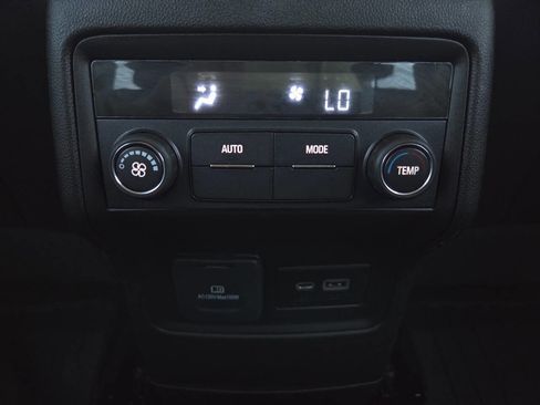 Used 2021 GMC Acadia SLE w/ Driver Convenience Package image 33