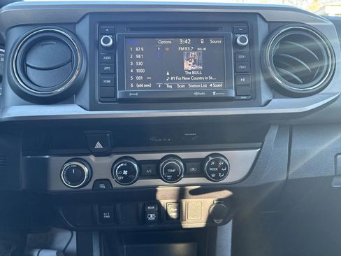 Used 2018 Toyota Tacoma SR5 image 20