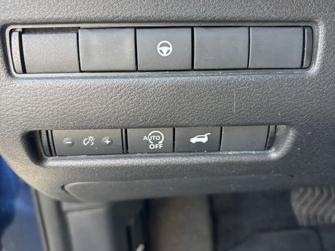 Used 2024 Nissan Rogue SV image 14