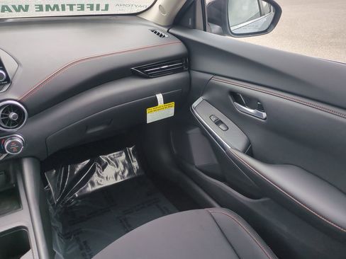 New 2025 Nissan Sentra SR image 17