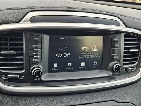 Used 2020 Kia Sorento LX image 12