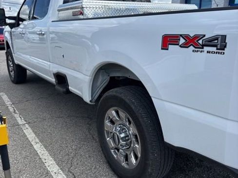 Used 2023 Ford F250 Lariat w/ Lariat Ultimate Package AWD/4WD image 4