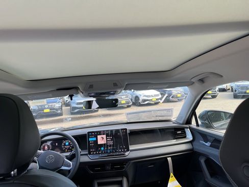 New 2026 Volkswagen Tiguan SE image 16