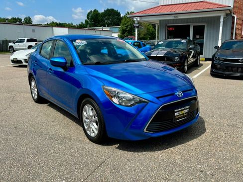 Used 2018 Toyota Yaris iA FWD image 3