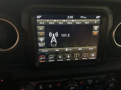 Used 2021 Jeep Wrangler Unlimited Sahara w/ Cold Weather Group AWD/4WD image 25