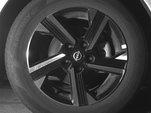 Used 2025 Nissan Sentra SV FWD image 13