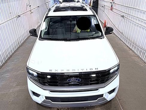 Used 2025 Ford Expedition Max Platinum AWD/4WD image 3