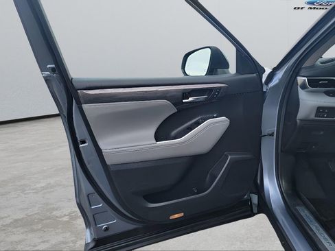 Used 2021 Toyota Highlander Limited image 15