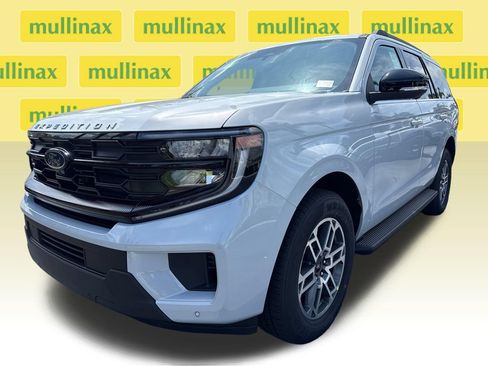 New 2026 Ford Expedition Active RWD image 17