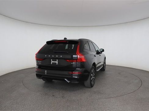 Used 2023 Volvo XC60 B5 Plus image 17