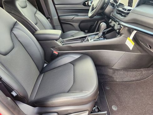 New 2026 Jeep Compass Latitude image 13