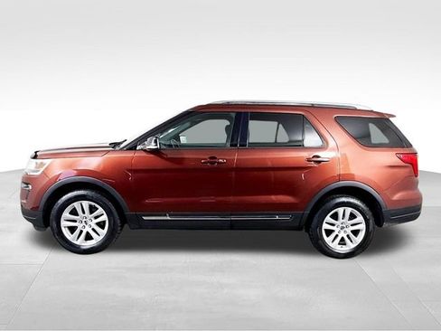 Used 2018 Ford Explorer XLT AWD/4WD image 11