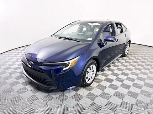 Certified 2025 Toyota Corolla LE image 3