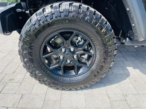 Used 2024 Jeep Wrangler Unlimited Sport AWD/4WD image 31