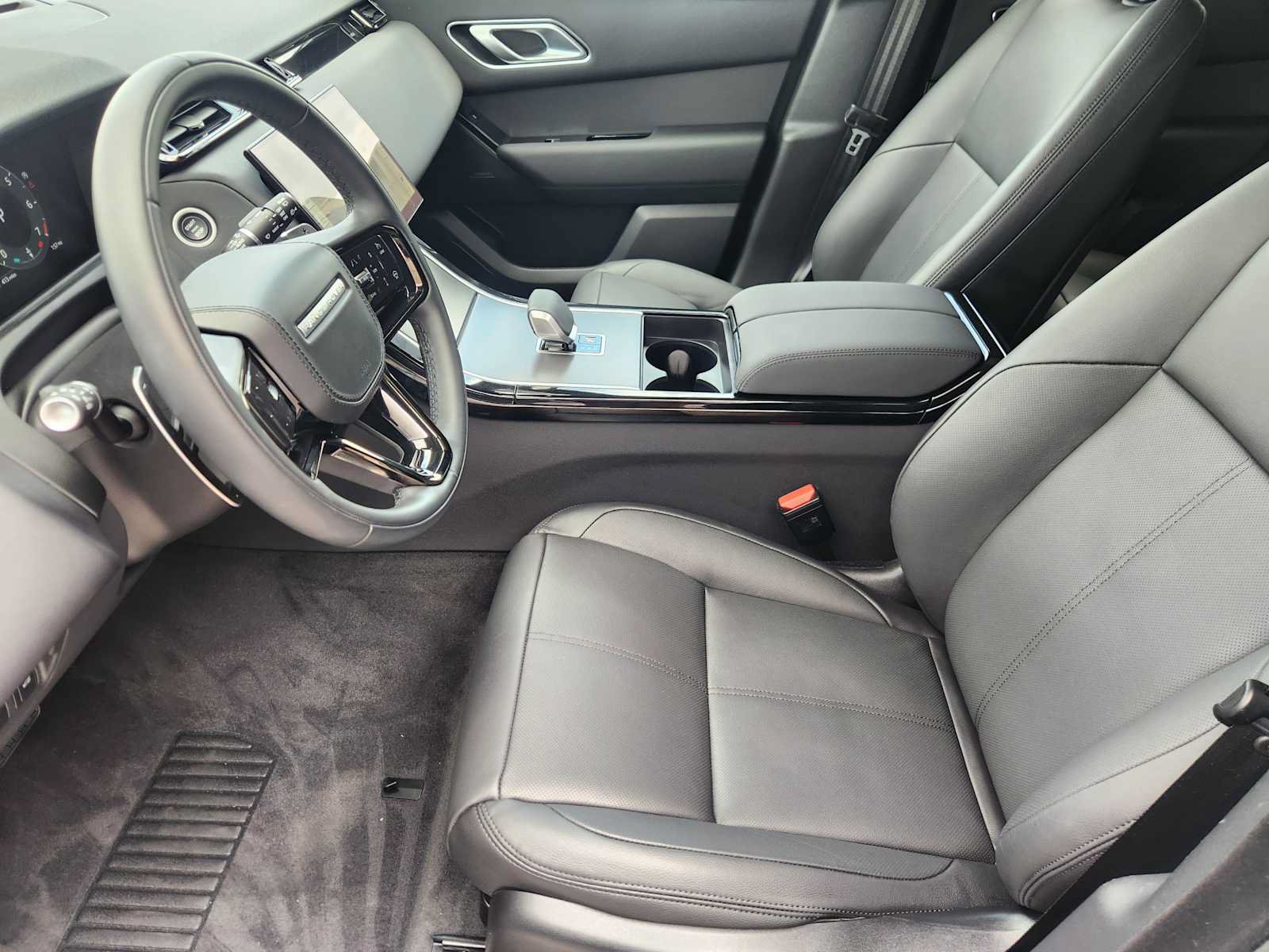Used 2026 Land Rover Range Rover Velar S AWD/4WD image 14