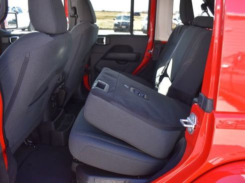 Used 2025 Jeep Wrangler Sahara AWD/4WD image 21